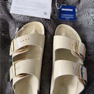NWT Birkenstock Arizona Big Buckle in High Shine Ecru, size 41 (10-10.5)